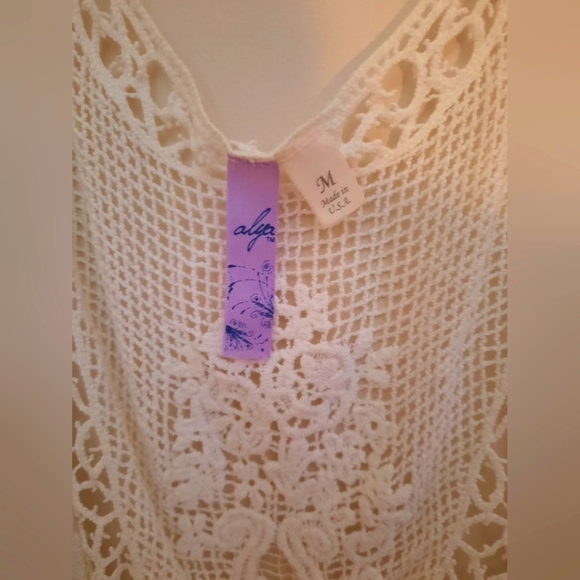 Alya White Crochet Kimono - Picture 3 of 9